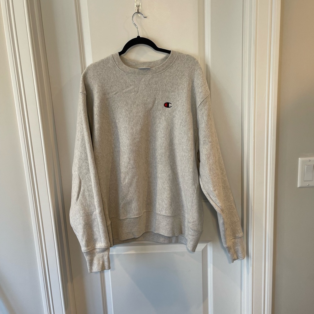 gray champion logo crewneck women’s size xl